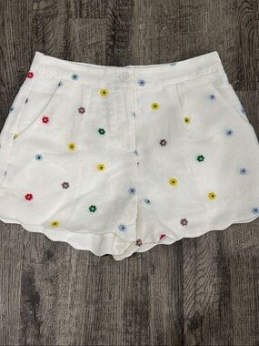 TCEC White High-Waist Floral Embroidered Scallop Shorts